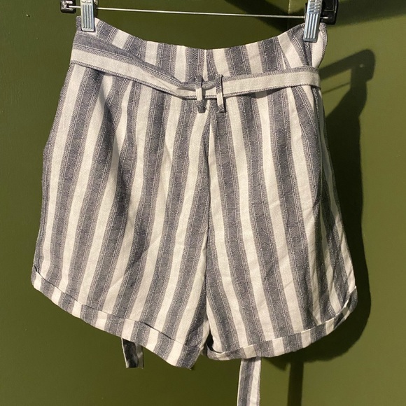 🌟HYFVE Stripe Paperbag Style Shorts🌟 - Picture 4 of 5